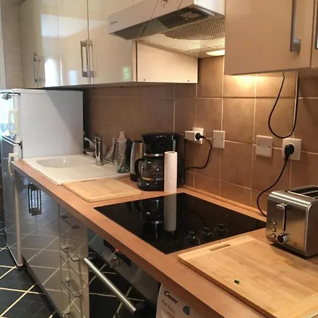 Dans La Colibri, La Baule