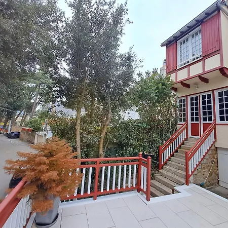 Dans La Colibri, La Baule